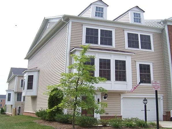 2214 Greywing St #129A, Woodbridge, VA 22191