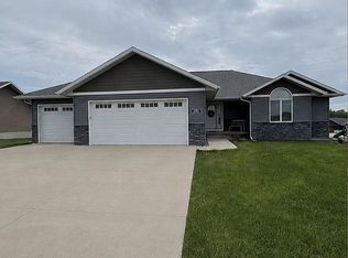 606 Christians Trl, Fairbank, IA 50629