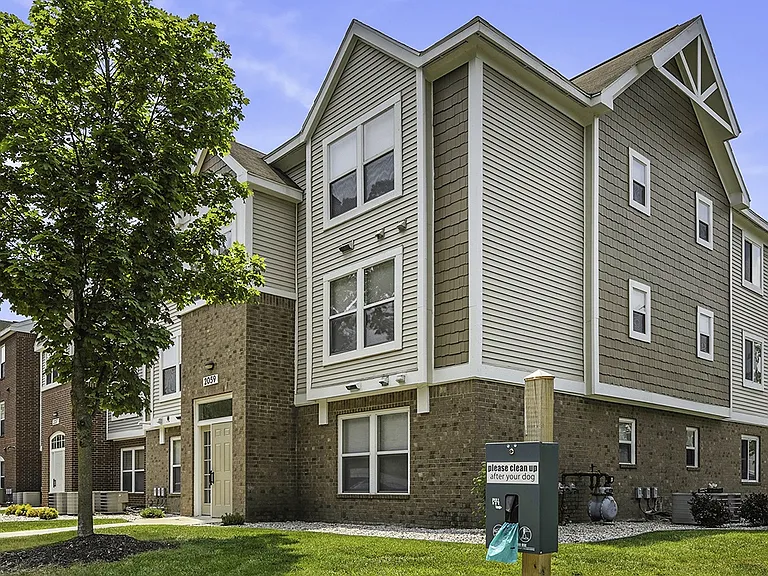 Orchard Lakes Apartments — Photo 42
