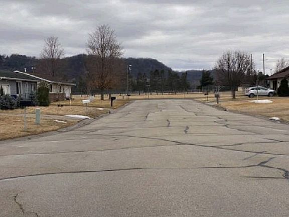 Exterior Neighborhood (street photo)