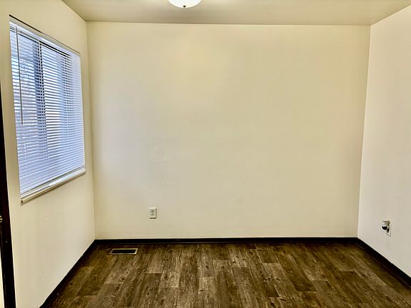 3rd image of 552 136th Ave