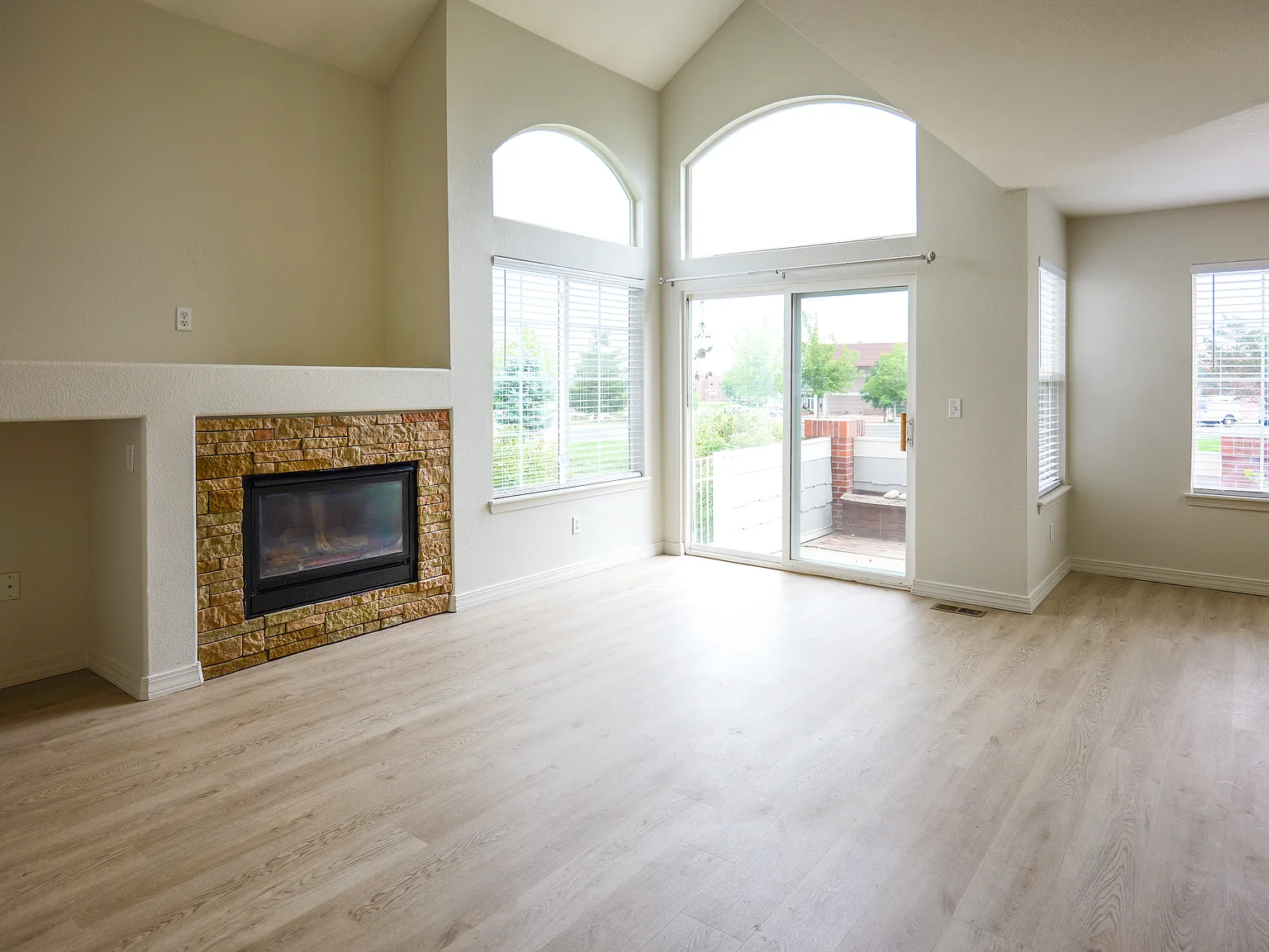 3 bed, 2.5 bath, 1671 sqft, $2,850 — Photo 2