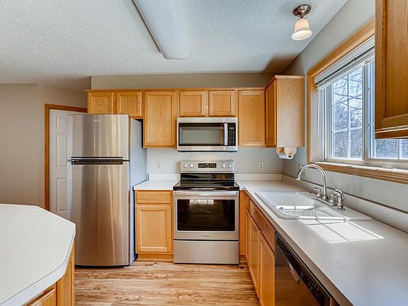4th image of 2133 Baneberry Way W