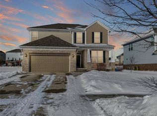 57866 Village Dr, New Hudson, MI 48165