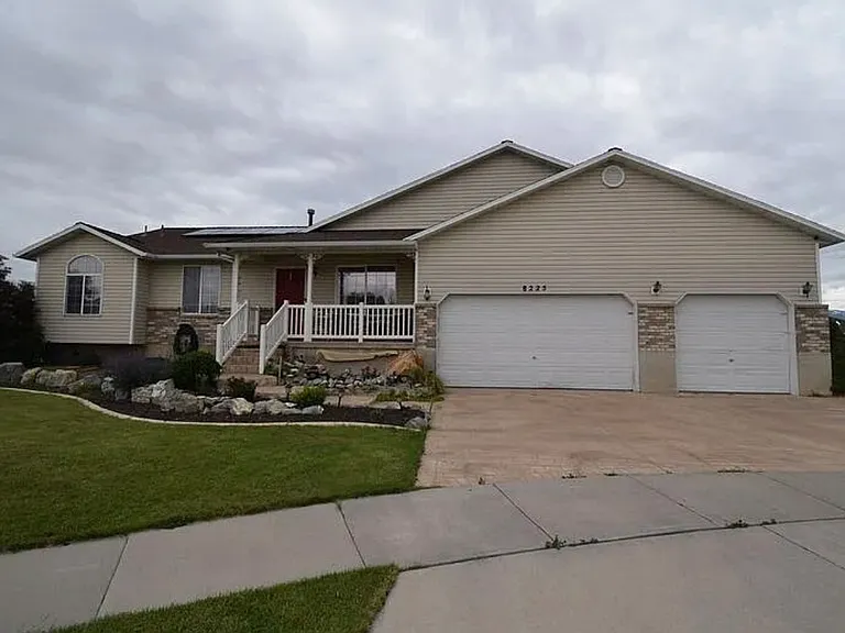 8225 S Summit Valley Dr — Photo 1