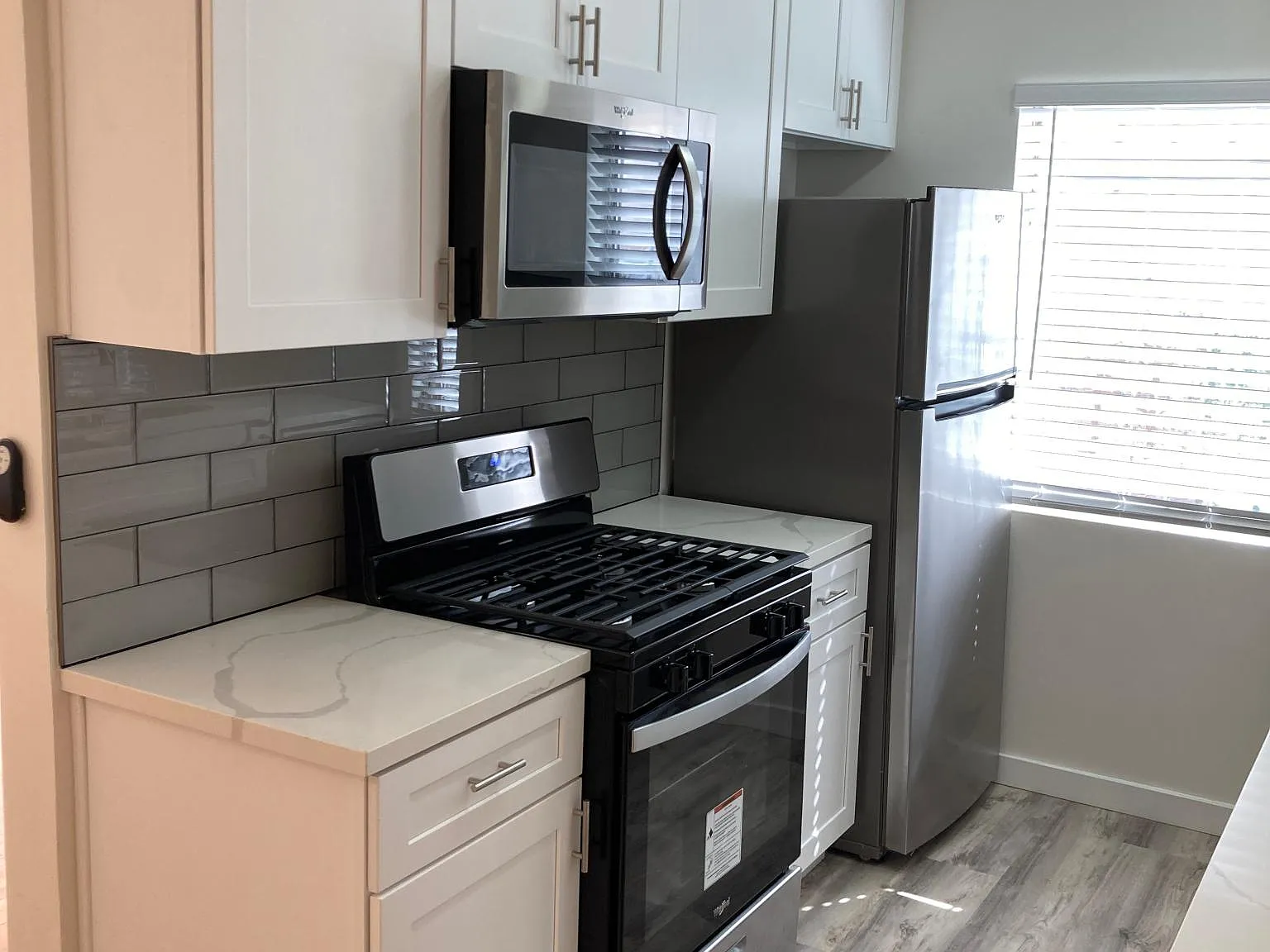 148 S Hayworth Ave — Photo 2