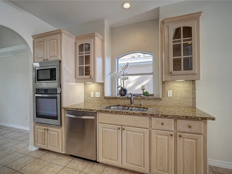 1343 Bayview Dr — Photo 10