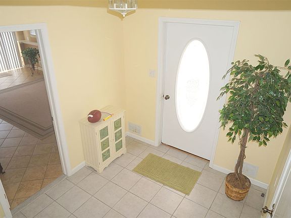 4th image of 118 49th St #W