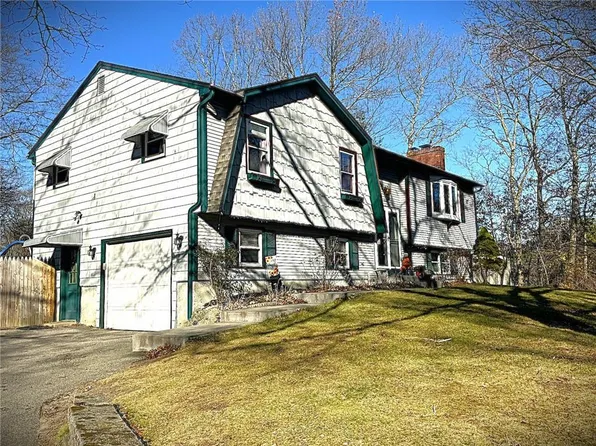 7 Adams Dr, Coventry, RI 02816