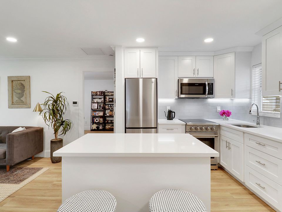 1st image of 10128 Meridian Way N #7