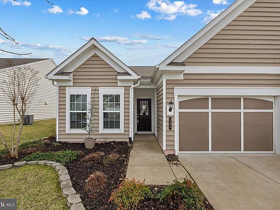 3rd image of 163 Hyannis Pl