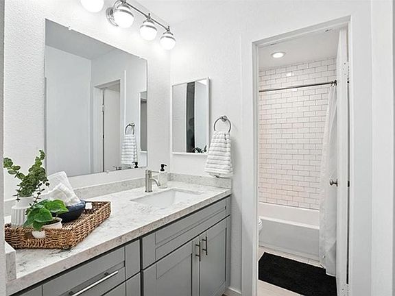 5th image of 7974 Mission Center Ct Unit H