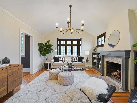 3rd image of 336 Juanita Way