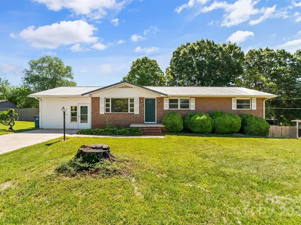2820 21st St NE, Hickory, NC 28601