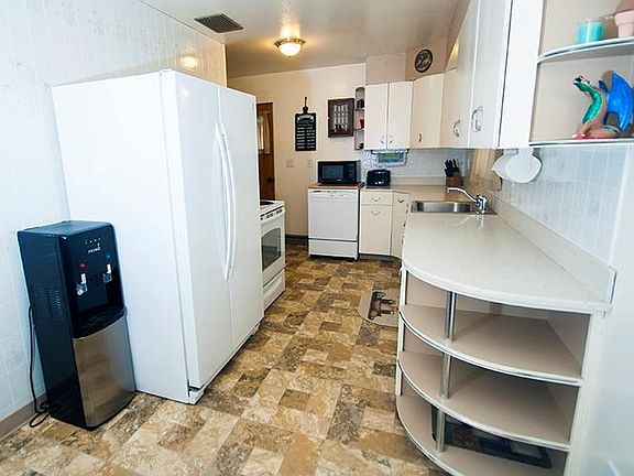 4th image of 4137 Clevenger Ave