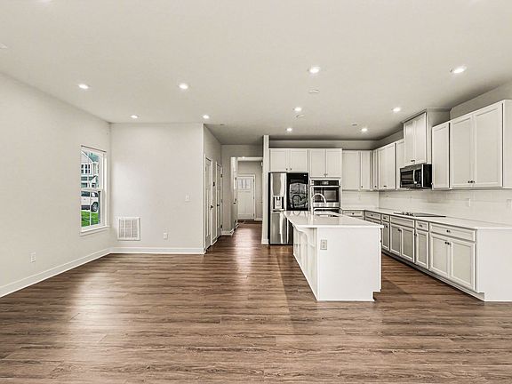 3rd image of 1049 Mountain View Dr