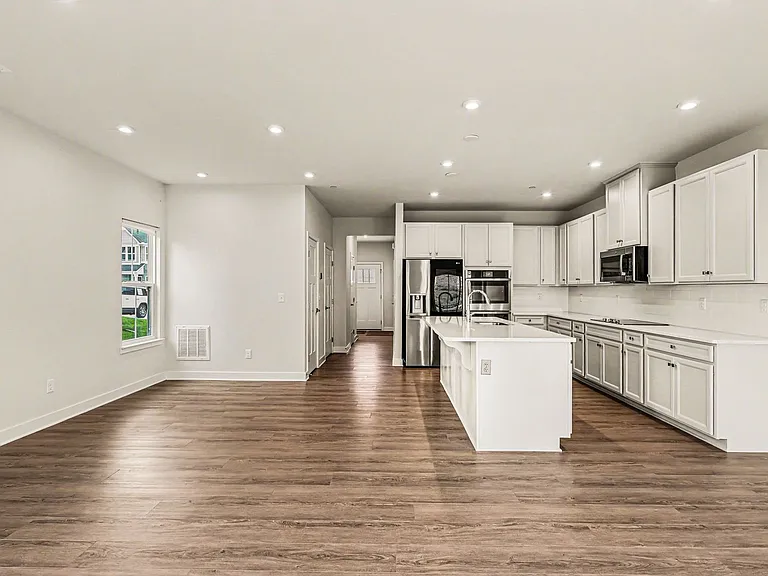 1049 Mountain View Dr — Photo 3