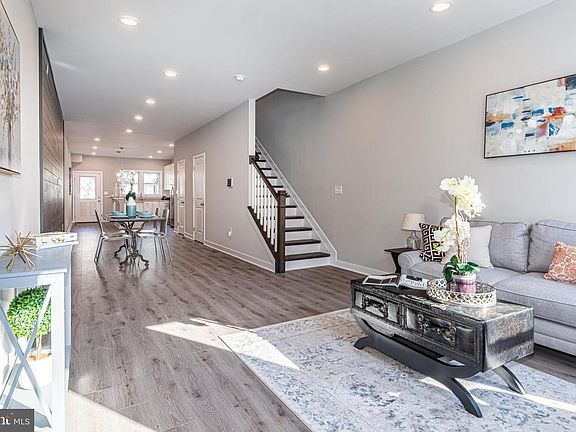 2nd image of 1333 Division St