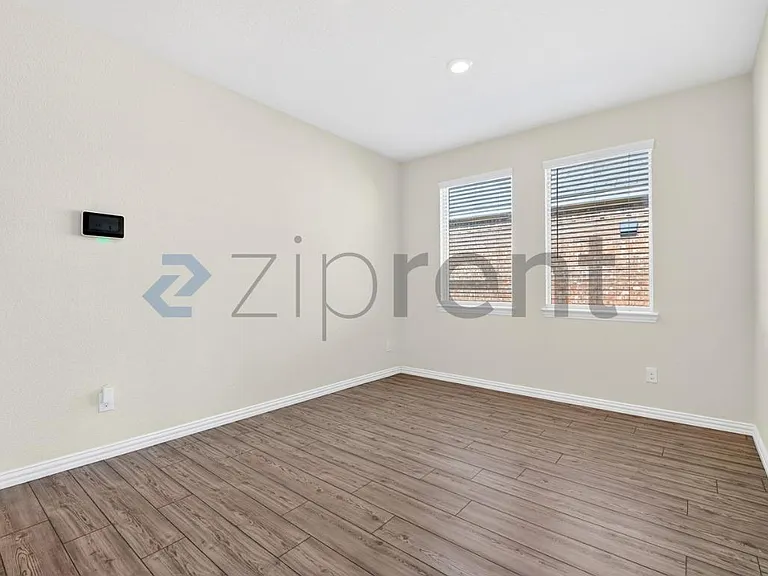 2130 Clarion Dr — Photo 6