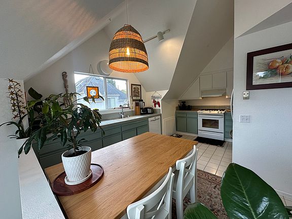 4th image of 109 Annie Ln