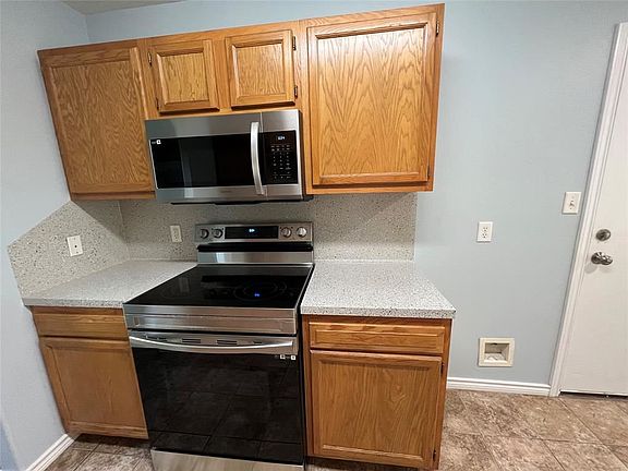 3rd image of 10662 Royal York Dr