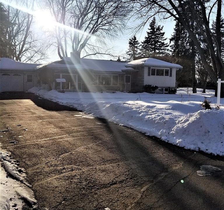 2nd image of 1010 Sunnyview Ln