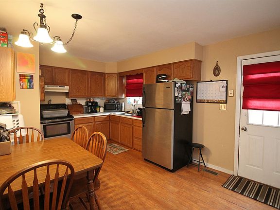 4th image of 909 W Cleveland St