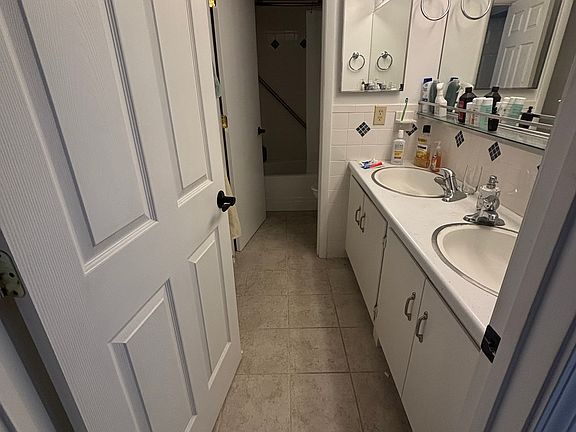 4th image of 900 Brightwood Manor Dr #3