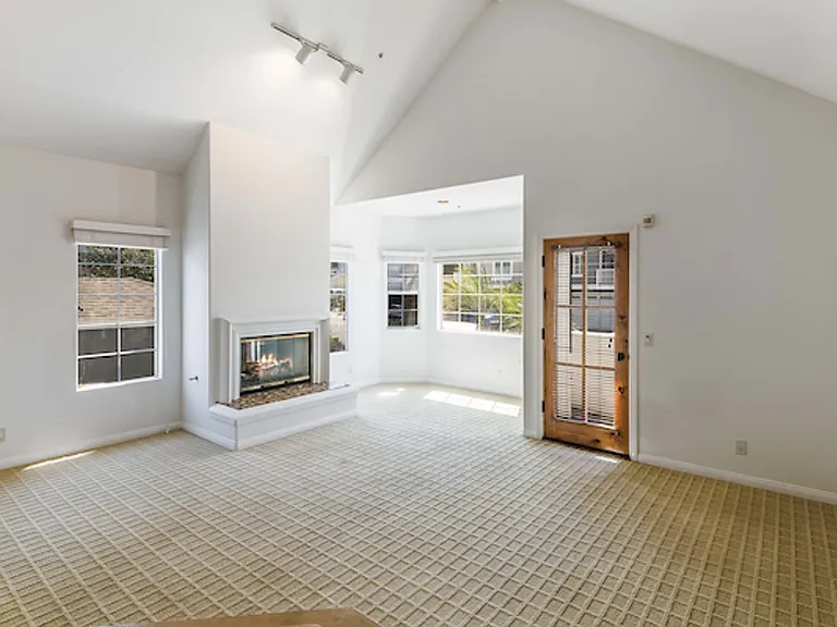 1524 Steinhart Ave — Photo 3