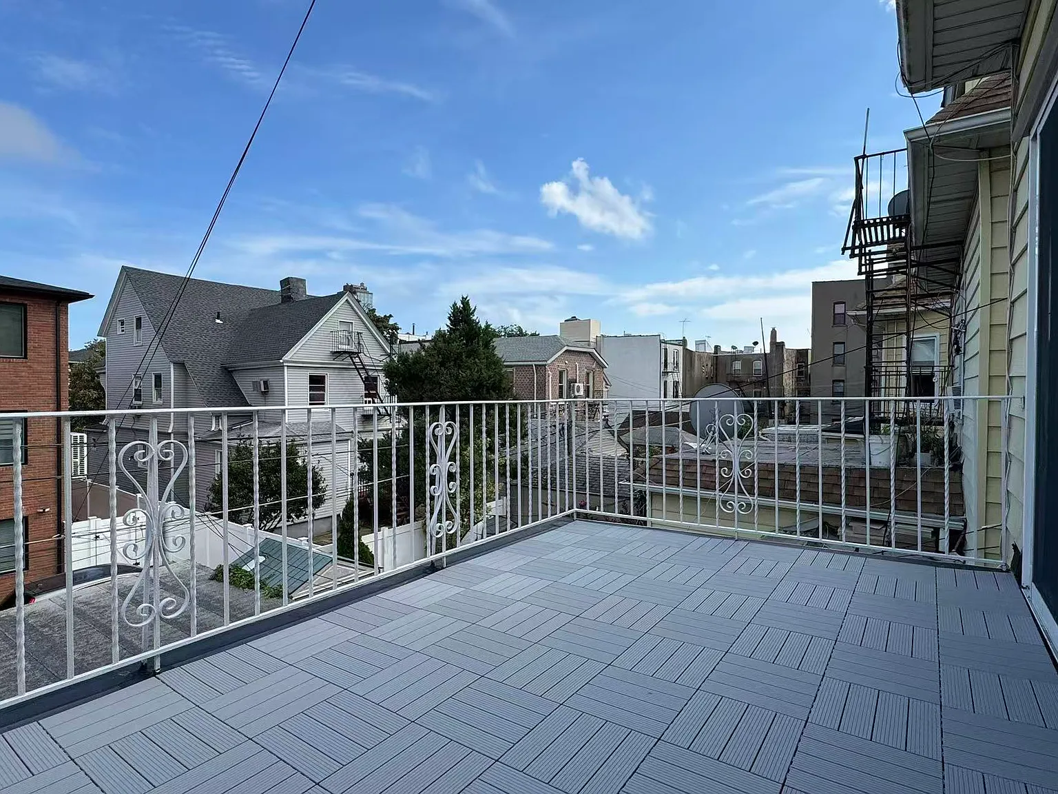 3 bed, 900 sqft, $3,500 — Photo 3