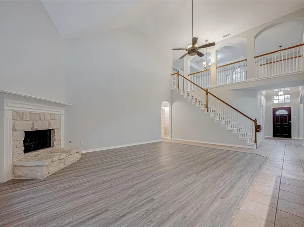 10327 Sablebrook Ln, Houston, TX 77095