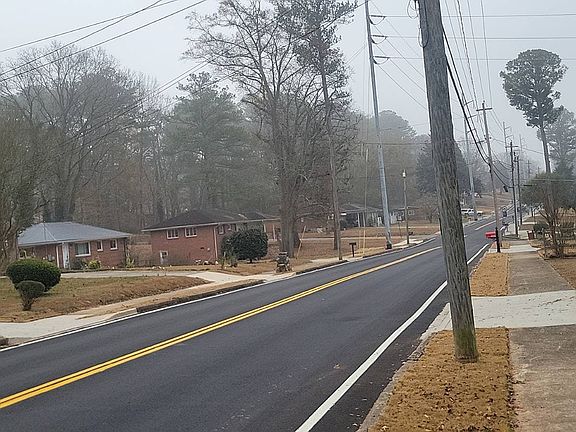 4th image of 2823 Delowe Dr