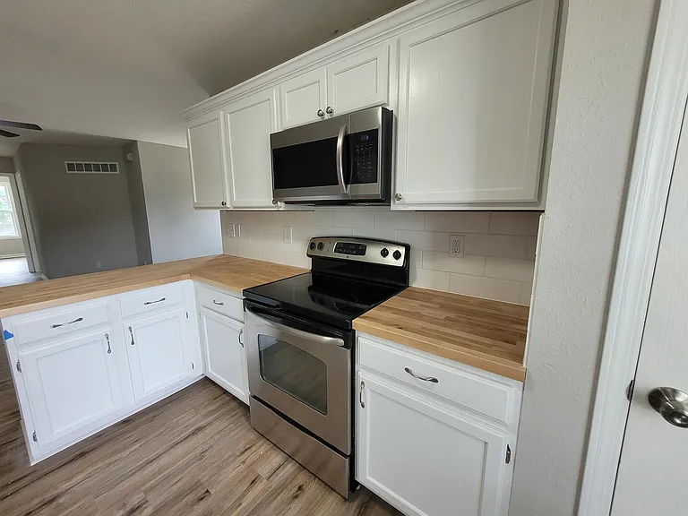 2944 NW Mill Pl — Photo 10