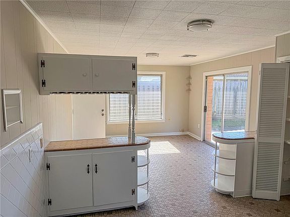 3rd image of 1332 Avenue E