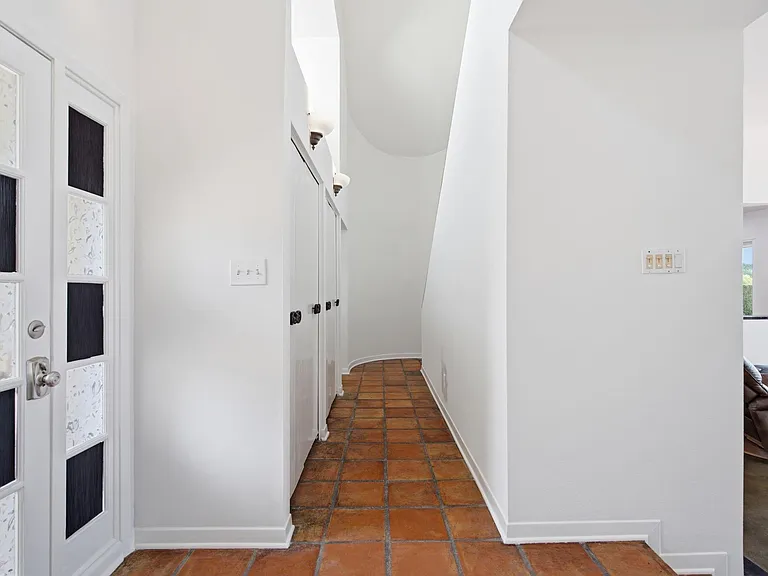 2810 Lake View Dr — Photo 18