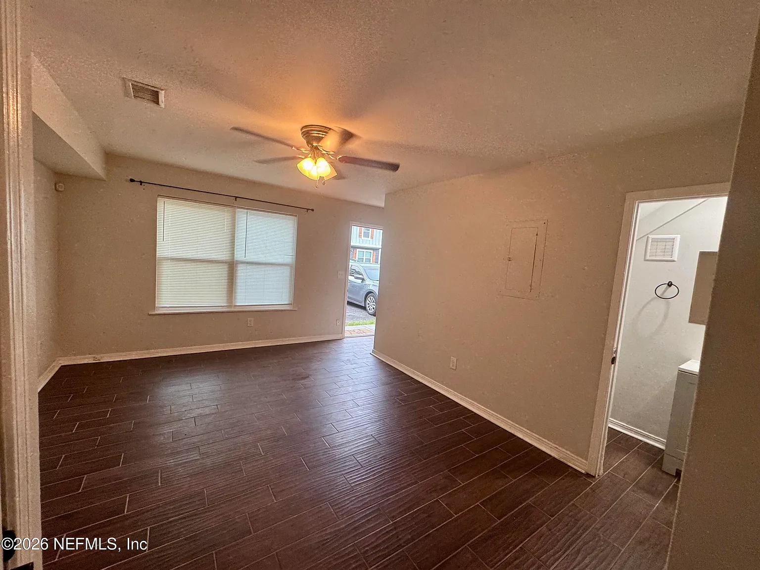 2 bed, 1.5 bath, 858 sqft, $1,200 — Photo 3
