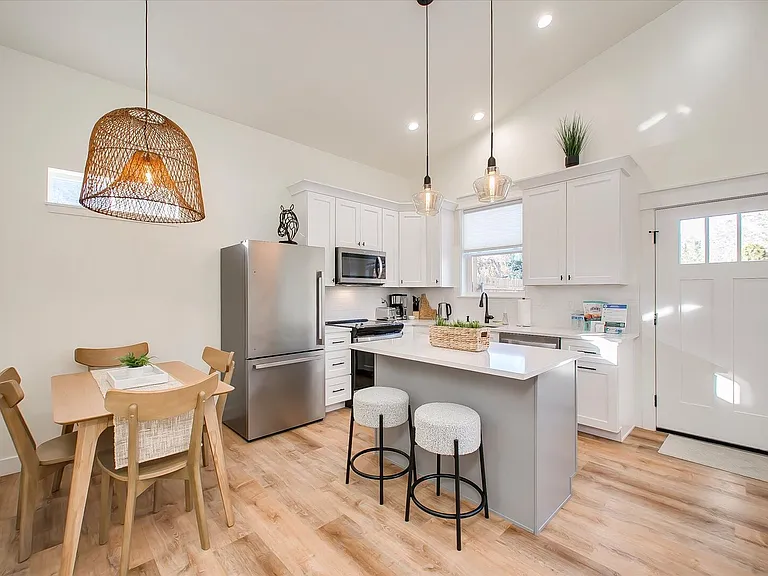 1413 W Rossi St — Photo 11