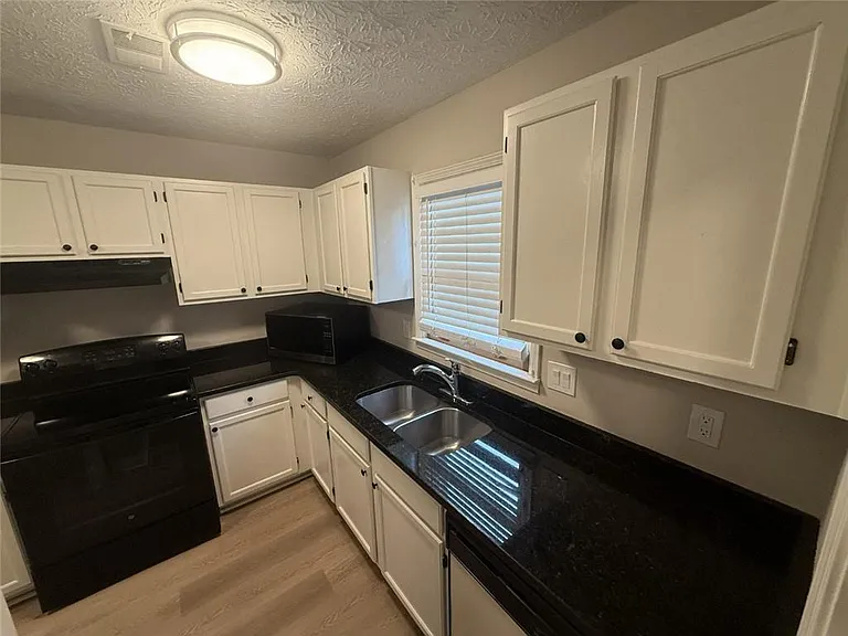 2906 Webb Bridge Rd — Photo 2