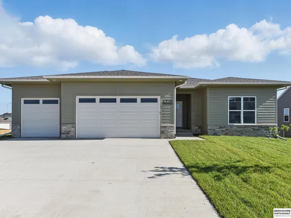 6320 Harvest Dr, Papillion, NE 68133