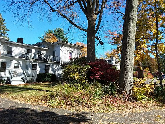 2nd image of 109 College St #4