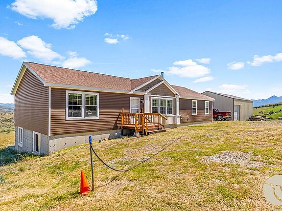3rd image of 14 Pony Ln