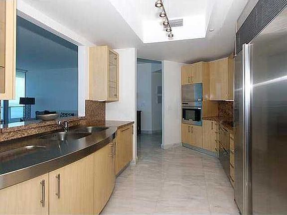 4th image of 50 S Pointe Dr APT 1908