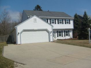 29W640 Ridge Dr, Warrenville, IL 60555