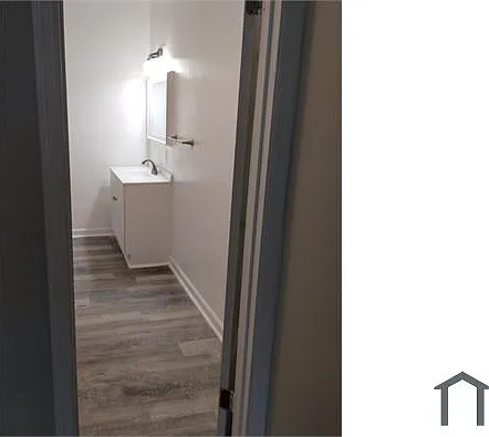 3 bed, 1082 sqft, $1,300 — Photo 2