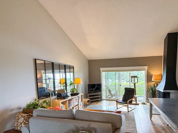 630 5th Ave S Unit 208, Edmonds, WA 98020