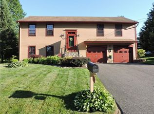 19 Oak Hollow Dr, Waterbury, CT 06708