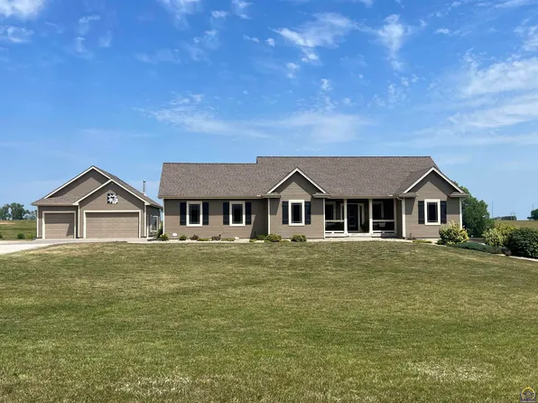 9132 NW Green Hills Rd, Topeka, KS 66618