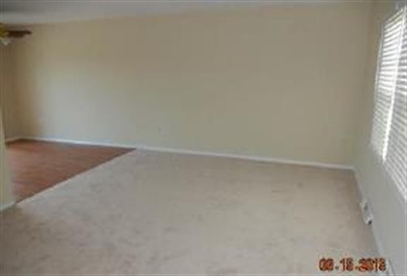 2nd image of 905 Ruby Ln