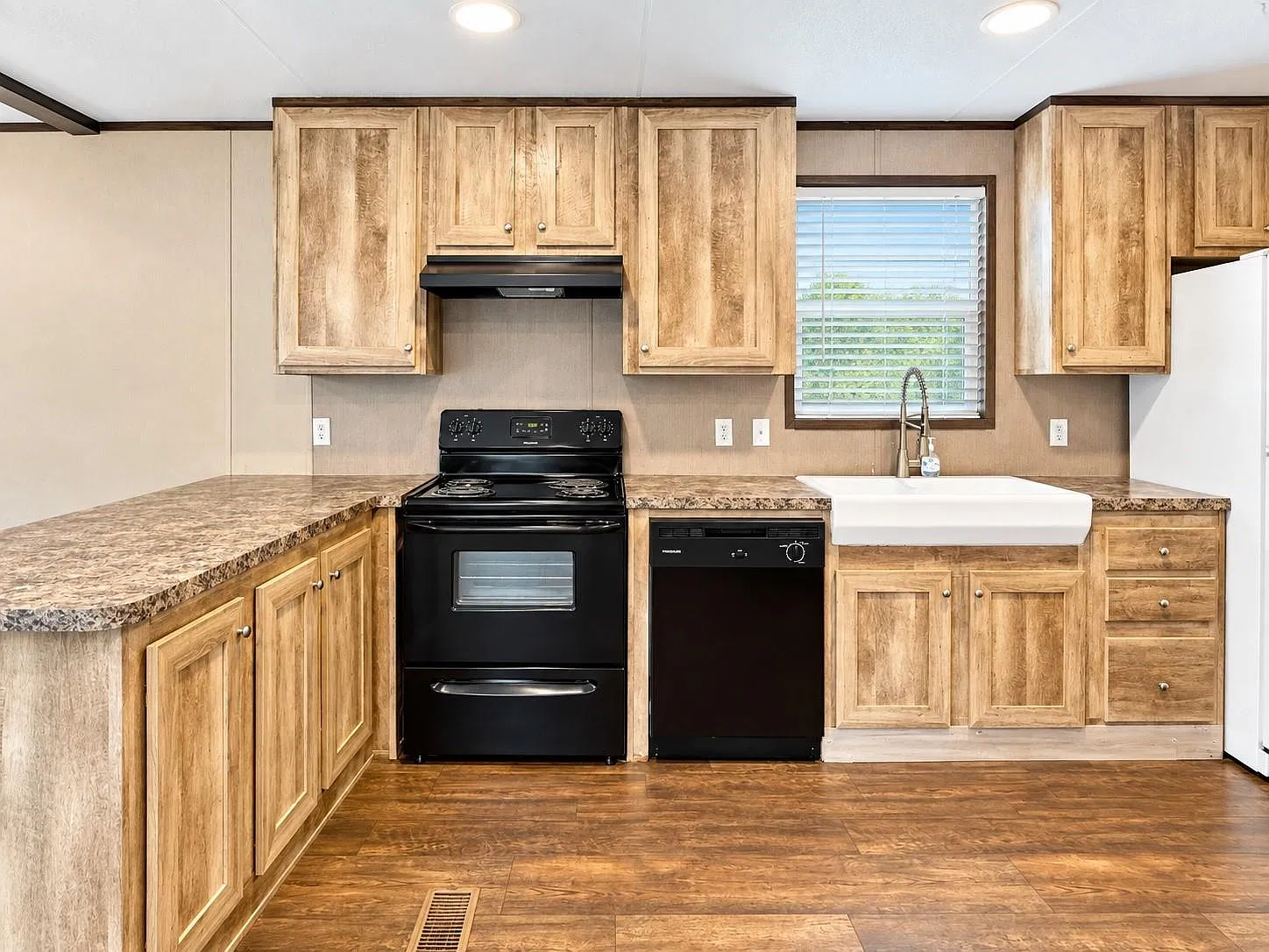 3 bed, 2.0 bath, $1,500 — Photo 2