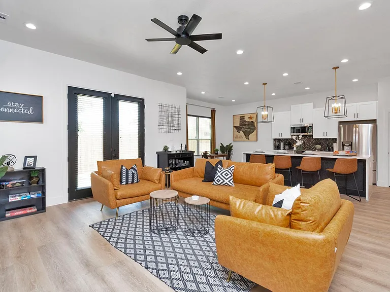 5308 Denmark St — Photo 2